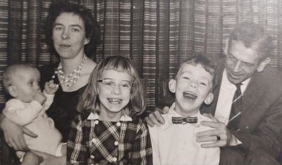 Bert, Kie, Tineke, Jan, Ies
Bert, Kie, Tineke, Jan, Ies
Keywords: Bert;Kie;Tineke;Jan;Ies